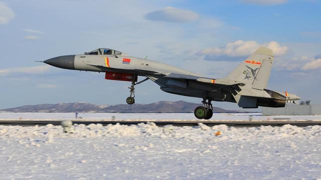首位歼-15试飞员就任航空兵司令，“福建舰”提前锁定南海舰队？-5.jpg