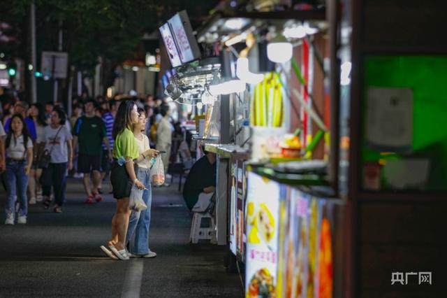 福建福州：夜市经济“火”起来-6.jpg
