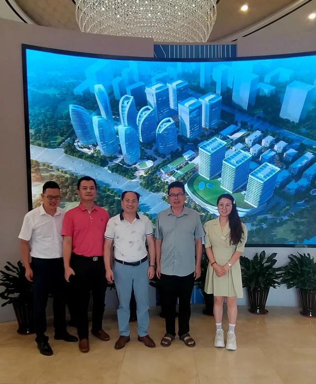 闽商文化馆负责人陈文赞一行赴万象三维、凌云数据等企业参观学习-5.jpg