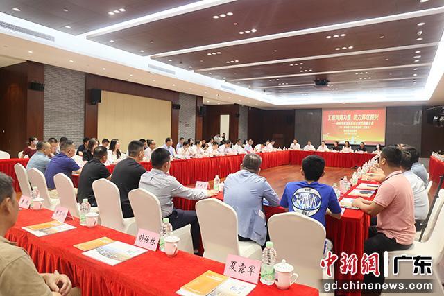 闽商齐聚梅州考察交流 助力苏区振兴发展-2.jpg