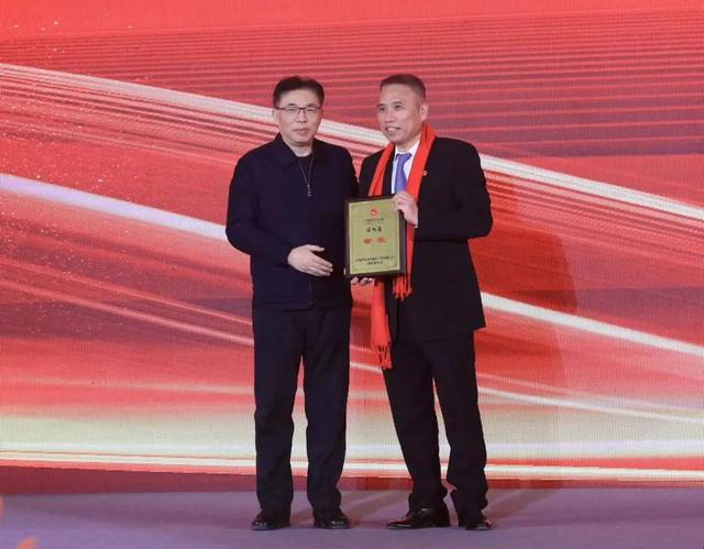 商社连线 | 王光远出席山东省福建总商会换届大会，陈能豪连任会长-4.jpg