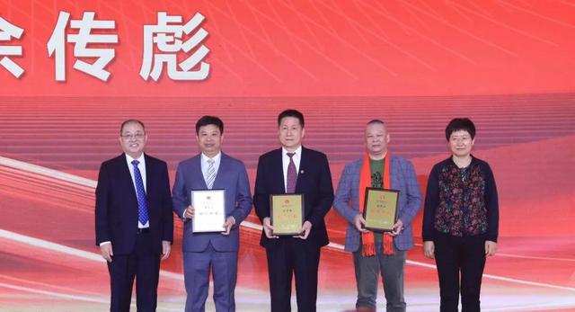 商社连线 | 王光远出席山东省福建总商会换届大会，陈能豪连任会长-5.jpg